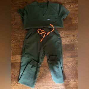 FIGS women’s scrubs
Olive green 
Worn once 
High rise joggers